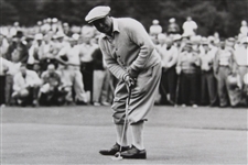 Gene Sarazen Signed 8 X 10 Black And White Photo Of Gene Sarazen Putting