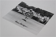 Gene Sarazen Signed 8 X 10 Black And White Photo Of Gene Sarazen Putting