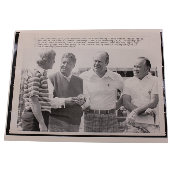 Jack Nicklaus w/Jackie Gleeson, Gerald Ford & Bob Hope 1975 AP Wire Photo