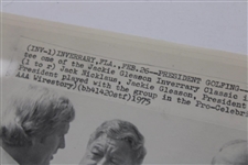 Jack Nicklaus w/Jackie Gleeson, Gerald Ford & Bob Hope 1975 AP Wire Photo