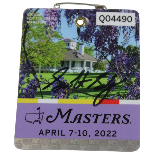 Scottie Scheffler Signed 2022 Masters SERIES Badge #Q04490 JSA ALOA