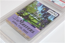 Scottie Scheffler Signed 2022 Masters SERIES Badge #Q06752 PSA Graded 9 Auto 