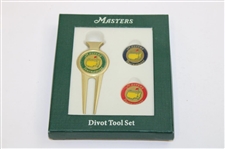 2016 Masters Tournament Ydg Guide, Set of Four (4) Ball Markers & Divot Tool w/Ballmarkers