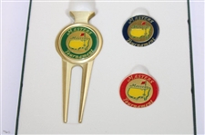 2016 Masters Tournament Ydg Guide, Set of Four (4) Ball Markers & Divot Tool w/Ballmarkers