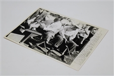 Gene Sarazen & Bruce Coltart 1941 Wire Photo Of Gene Adjusting His Stockings - Sarazen Collection