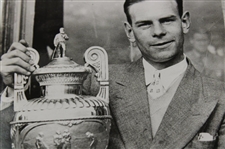 Press Photo Of Hector Thomson Winning 1936 British Amateur W/Trophy