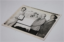 Press Photo Robert Trent Jones Presenting Alan Shepard As Member Of The American Society Of Golf Architects Moon Dune Golf Club