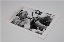 Press Photo Jack Nicklaus Looks At 1971 PGA Trophy