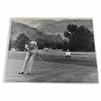 1948 Charles Coe Putting at Broadmoor Press Photo