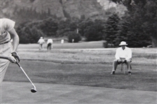 1948 Charles Coe Putting at Broadmoor Press Photo
