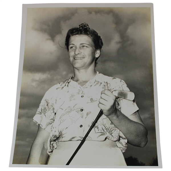 Babe Zaharias With Putter B & W Photo