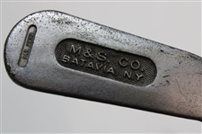 Pat. Pend. M & S Co. Batavia N. Y. Putter w/Intricately Lined Face & Thumb Groove 'Huntly' Style Grip