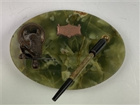 1930 Sheaffer Fountain Pen Art Deco Executive Desk Set with Bronze Golfer Figure on  Green Onyx Base